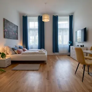 Washingtonova Cr Apartment Prague
